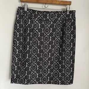NWT - Banana Republic navy/white lease detail skirt